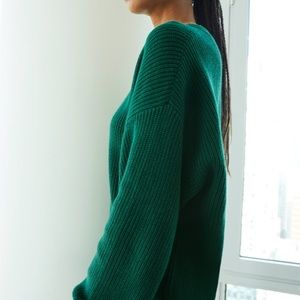 Aritzia hunter green sweater, xs